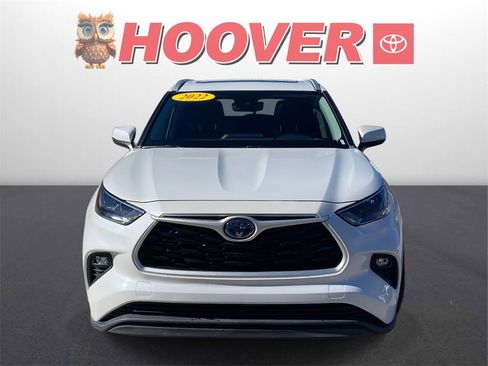Used 2022 Toyota Highlander XLE image 7