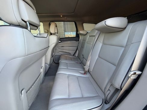 Used 2019 Jeep Grand Cherokee Overland AWD/4WD image 17