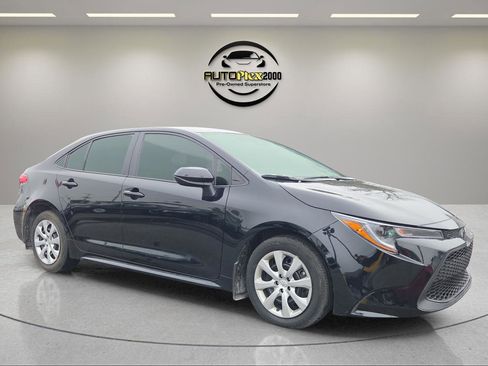 Used 2025 Toyota Corolla LE image 1