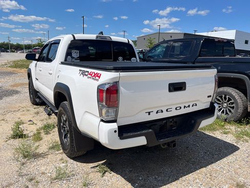 Used 2021 Toyota Tacoma TRD Off-Road w/ Technology Package AWD/4WD image 3