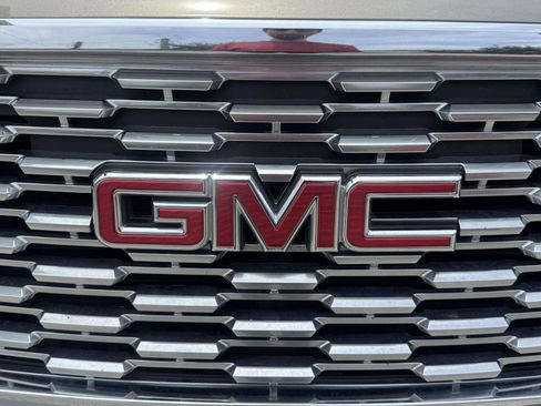 Used 2019 GMC Yukon Denali w/ Denali Ultimate Package AWD/4WD image 12