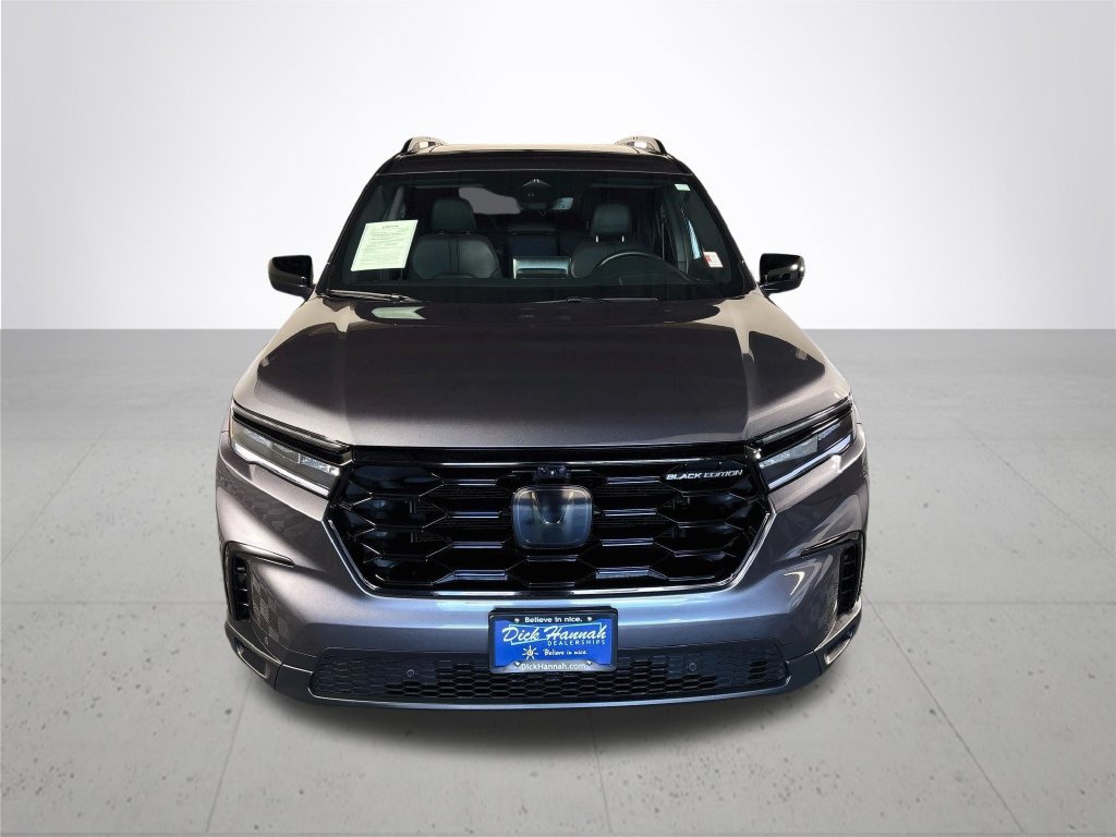 Used 2025 Honda Pilot Black Edition image 3
