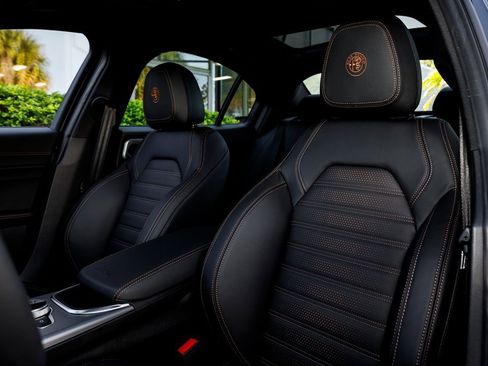 New 2025 Alfa Romeo Giulia AWD w/ Driving Assist Package image 28