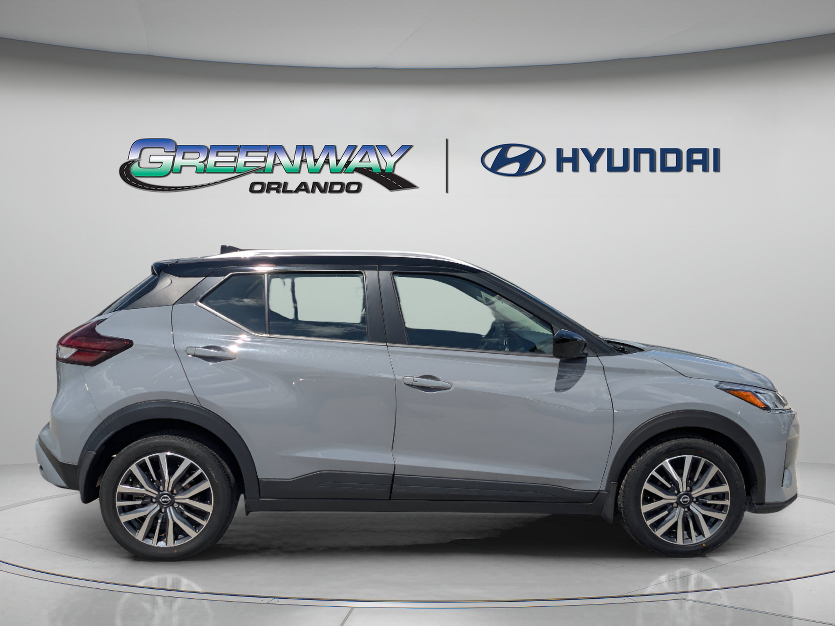 Used 2023 Nissan Kicks SV FWD image 8