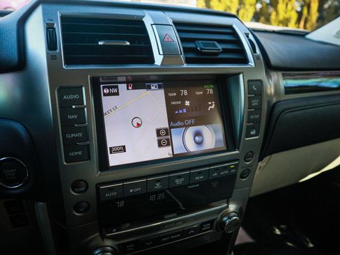Used 2020 Lexus GX 460 Luxury w/ Accessory Package AWD/4WD image 24