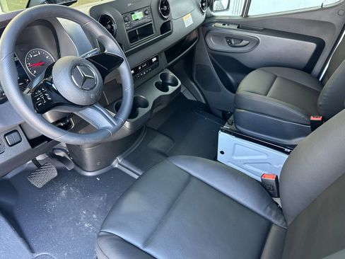 New 2025 Mercedes-Benz Sprinter 2500 image 10