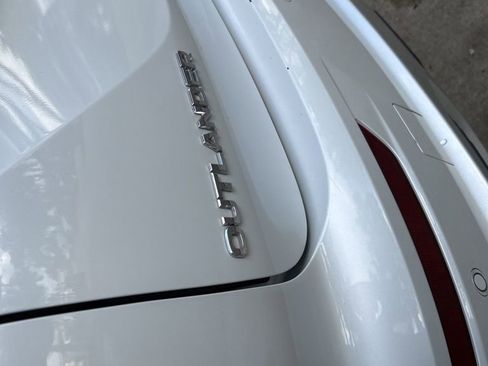 Used 2024 Mitsubishi Outlander SE AWD/4WD image 17