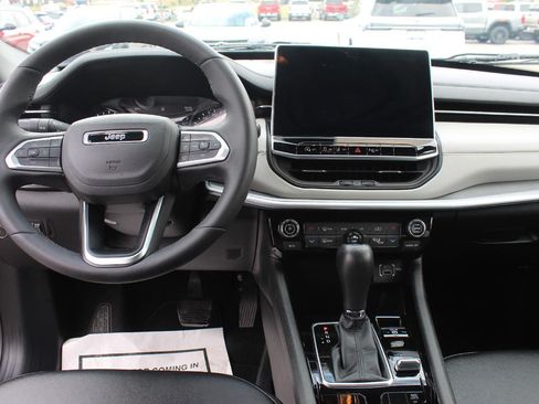 Used 2025 Jeep Compass Limited AWD/4WD image 13