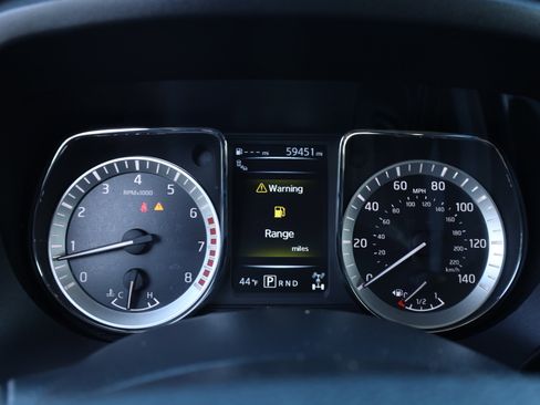 Used 2017 Nissan Titan SL image 23