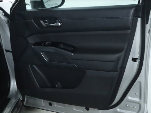 Certified 2025 Nissan Pathfinder SL image 36