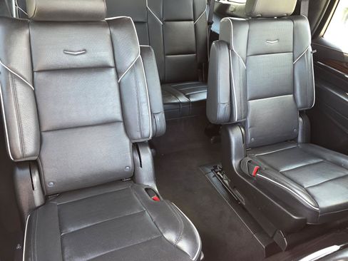 Used 2023 Cadillac Escalade Premium Luxury RWD image 26