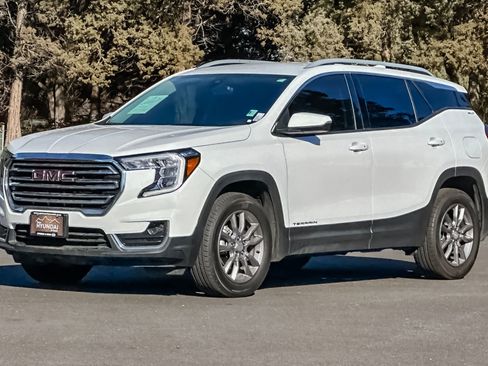 Used 2024 GMC Terrain SLT image 9