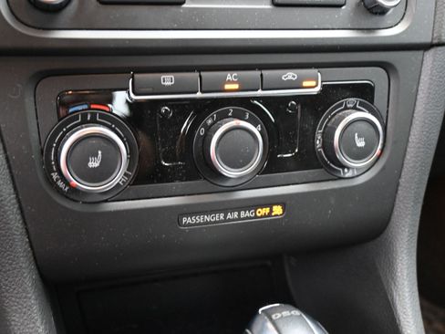 Used 2012 Volkswagen Golf 2-Door FWD image 28