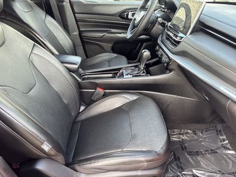 Used 2023 Jeep Compass Limited image 12