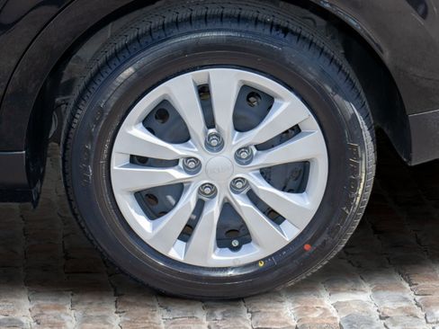 Used 2023 Kia Soul LX image 35