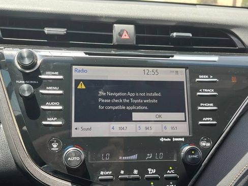 Used 2020 Toyota Camry XLE w/ Carpet Mat Package FWD image 19