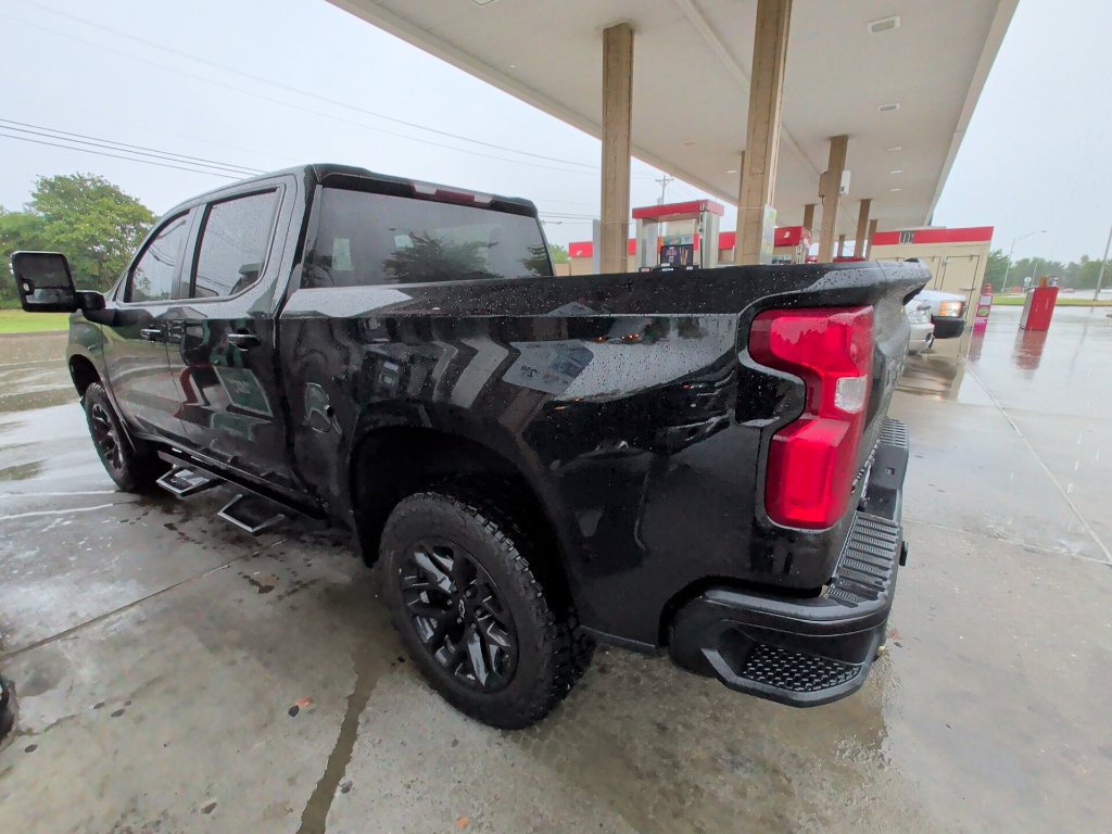 Used 2022 Chevrolet Silverado 1500 RST w/ LPO, Blackout Package AWD/4WD image 4