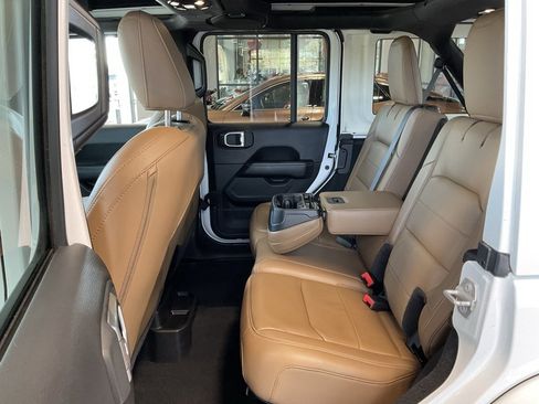 Used 2020 Jeep Wrangler Unlimited Sahara image 22