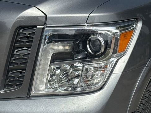 Used 2018 Nissan Titan PRO-4X w/ Pro-4x Convenience Package AWD/4WD image 4
