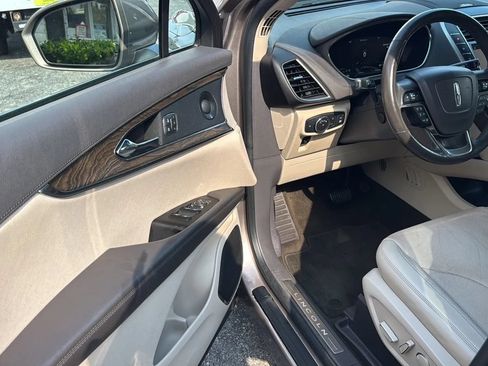 Used 2019 Lincoln Nautilus Reserve w/ Driver Assistance Package FWD image 9