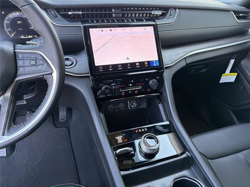 New 2025 Jeep Grand Cherokee L Limited w/ Black Appearance Package image 30