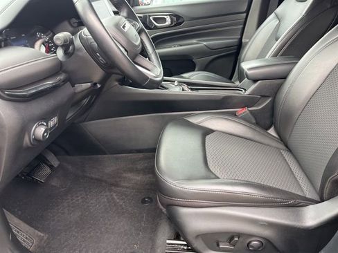 Used 2022 Jeep Compass Altitude w/ Sun and Sound Group image 11