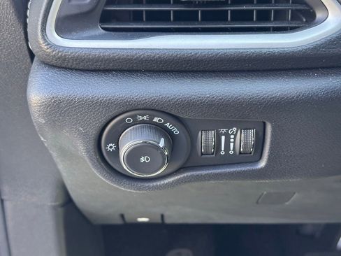 Used 2024 Chrysler Pacifica Select image 30