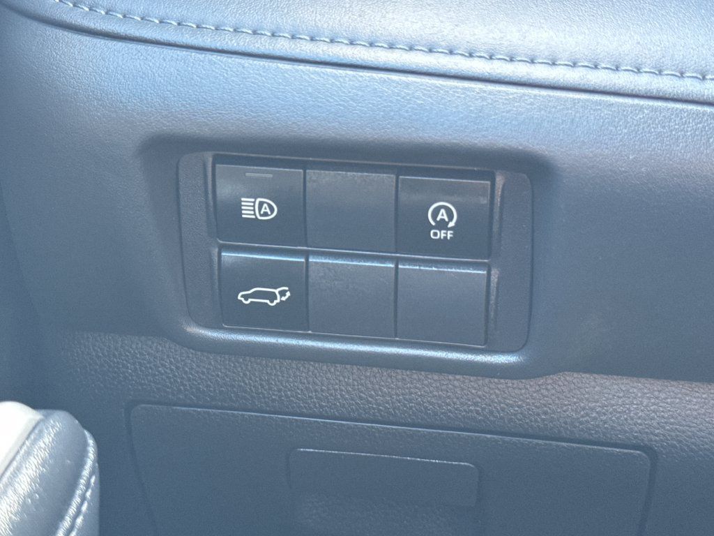 Used 2023 Toyota Highlander XLE AWD/4WD image 34
