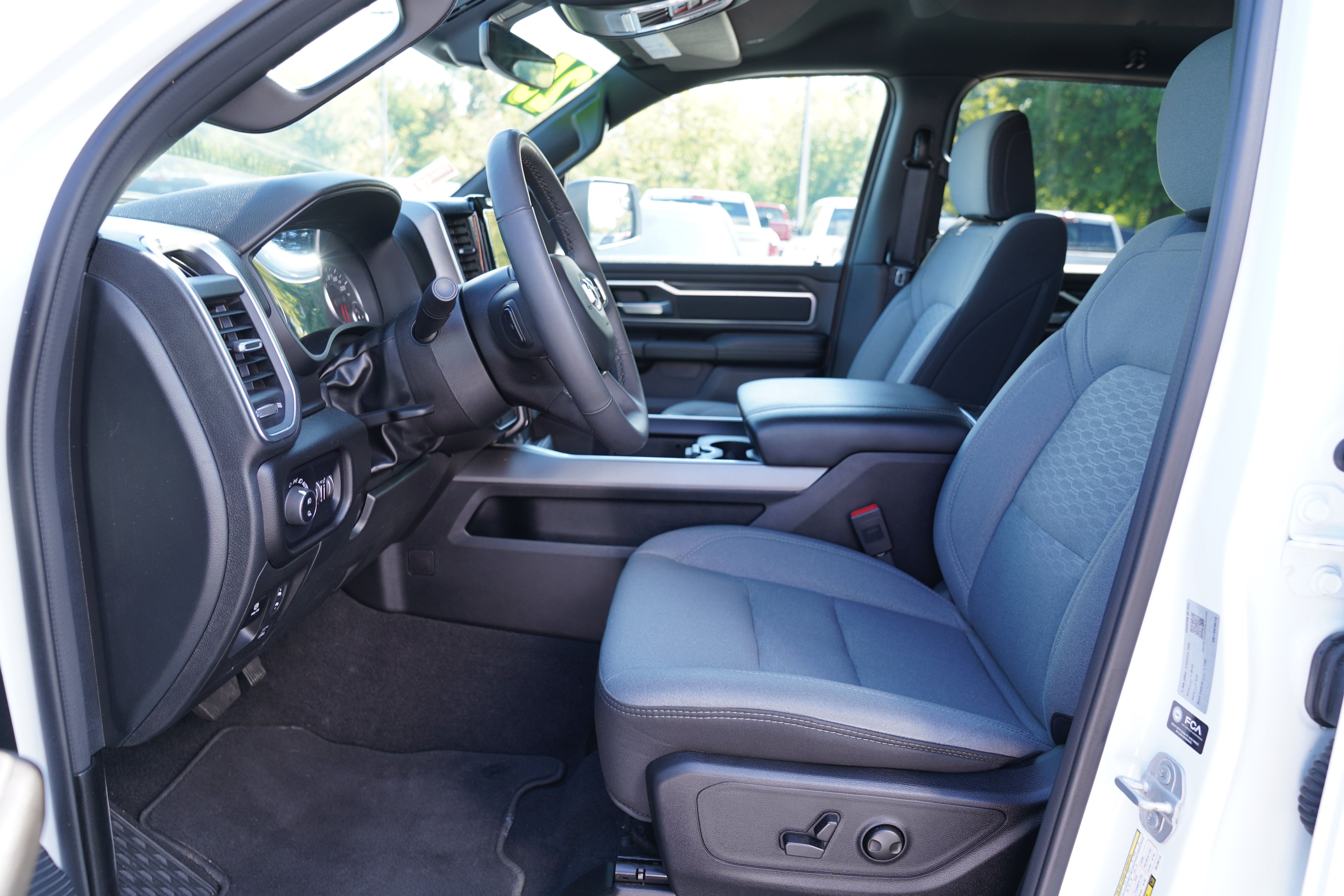 Used 2025 RAM 1500 Big Horn AWD/4WD image 4