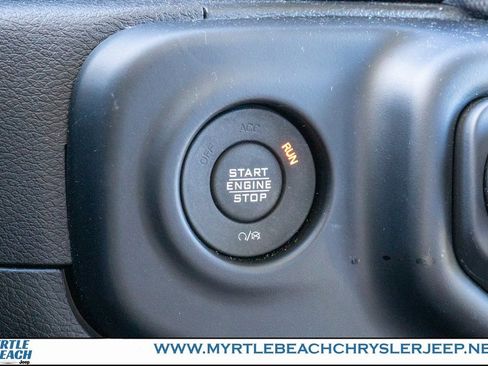 Used 2023 Jeep Gladiator Sport S image 28