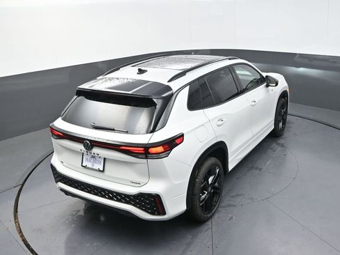 New 2026 Volkswagen Tiguan SE R-Line image 17