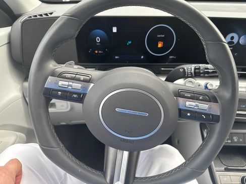 Used 2025 Hyundai Kona SEL FWD image 17