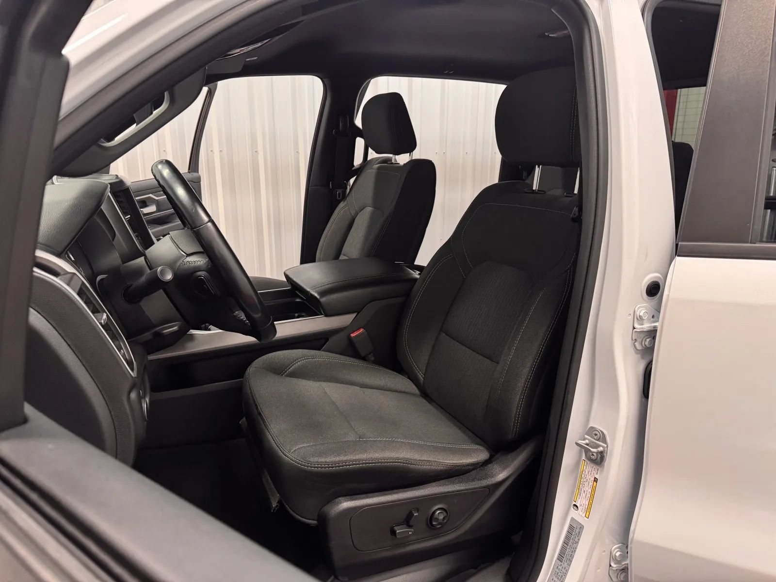 Used 2019 RAM 1500 Big Horn AWD/4WD image 32