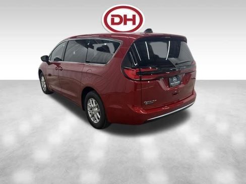 New 2027 Chrysler Pacifica Select FWD image 8