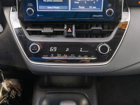 Used 2021 Toyota Corolla LE image 27