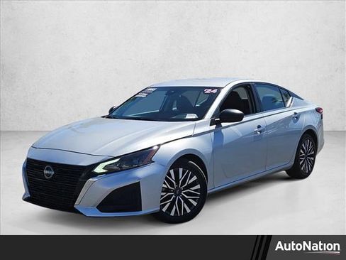 Used 2024 Nissan Altima 2.5 SV image 1