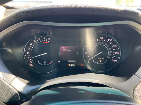 Used 2016 Lincoln MKZ FWD image 13