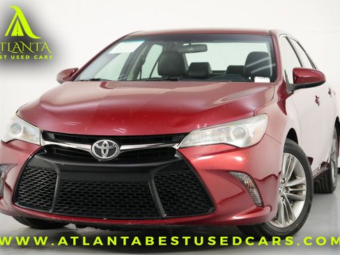 Used 2016 Toyota Camry SE image 1