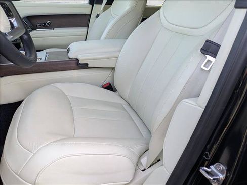 Used 2025 Land Rover Range Rover SE AWD/4WD image 13
