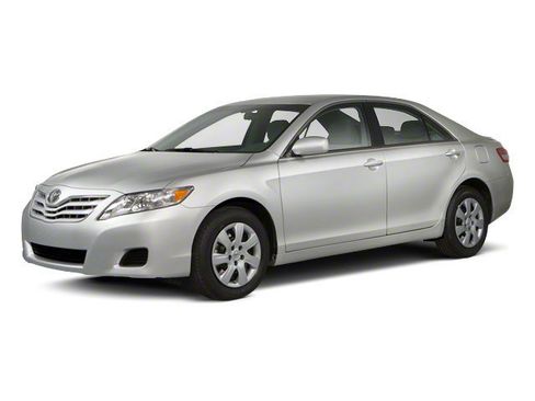 Used 2010 Toyota Camry LE image 1