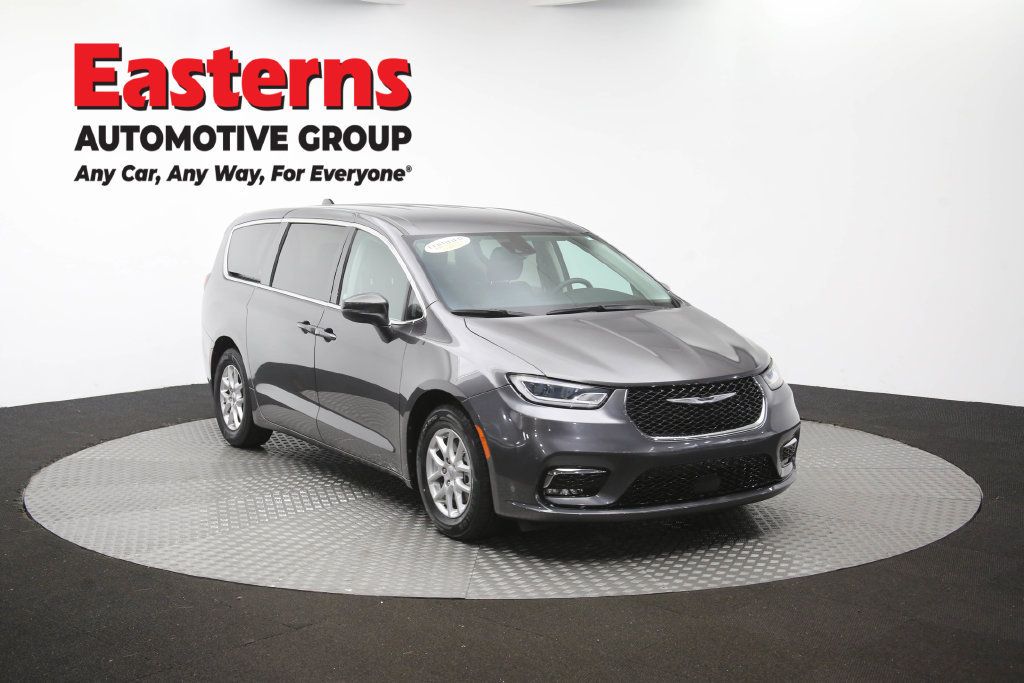 Used 2023 Chrysler Pacifica Touring-L FWD image 53