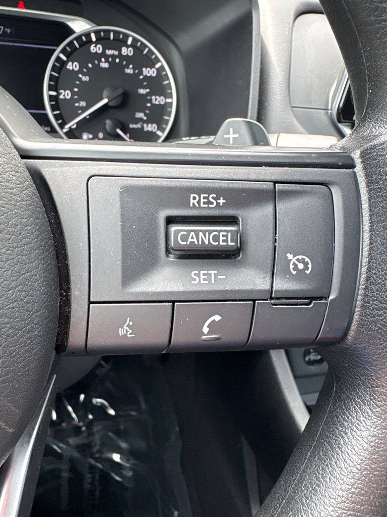 Used 2024 Nissan Rogue S FWD image 19