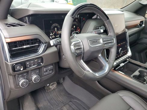 Used 2025 GMC Yukon Denali w/ Denali Reserve Package image 10