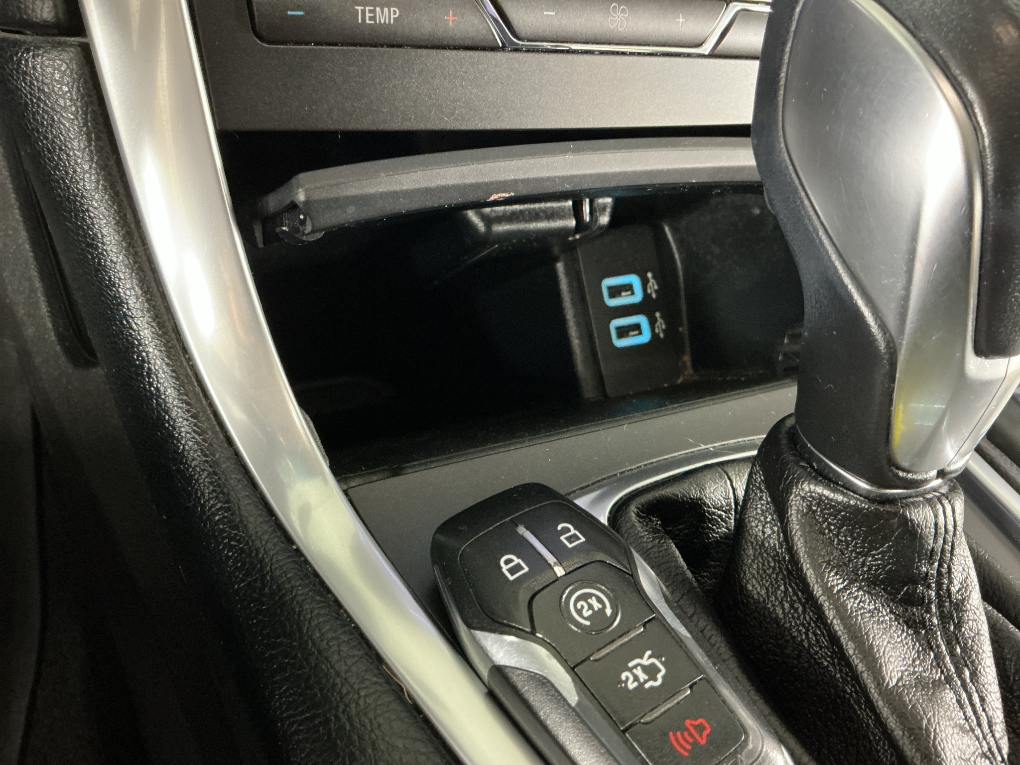Used 2017 Ford Edge Titanium w/ Equipment Group 301A AWD/4WD image 27