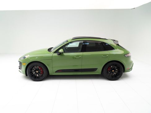 New 2026 Porsche Macan GTS image 2