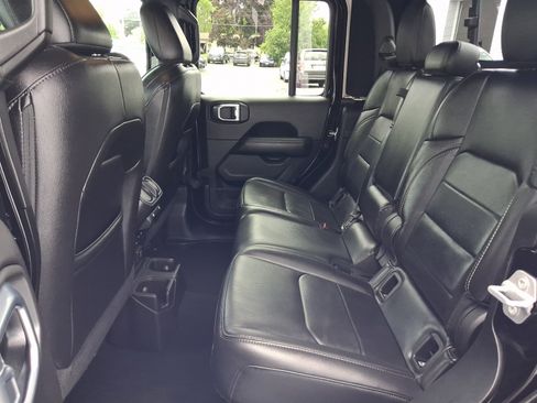 Used 2020 Jeep Gladiator Overland w/ Uconnect 4C Nav & Sound Group AWD/4WD image 18