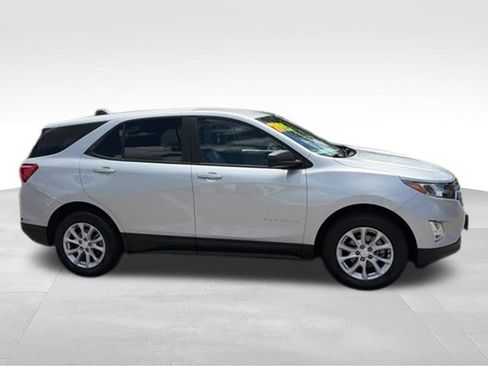 Used 2021 Chevrolet Equinox LS w/ LS Convenience Package AWD/4WD image 24