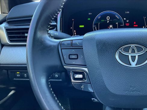 Used 2025 Toyota Camry SE w/ Convenience Package FWD image 23