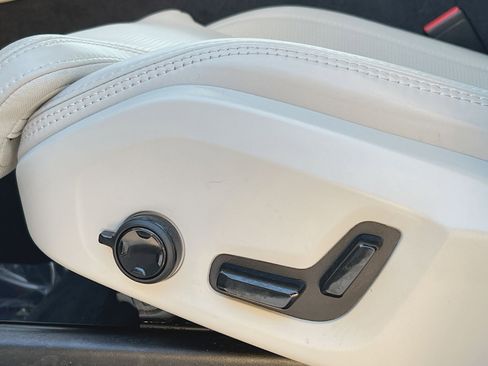 Certified 2024 Volvo XC90 B6 Ultimate w/ Protection Package Premier image 14