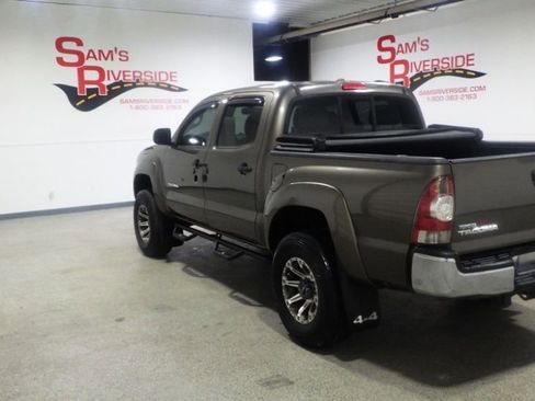 Used 2010 Toyota Tacoma 4x4 Double Cab image 2
